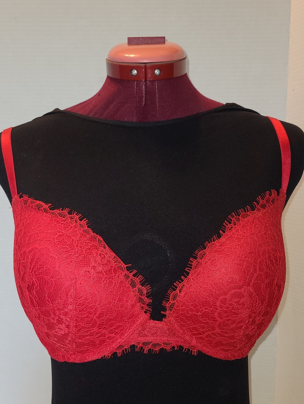 Victoria's Secret Red Lace Plunge Bra 32DDD